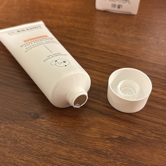 Dr. Brandt Advanced Microdermabrasion Exfoliator - Picture 4 of 5